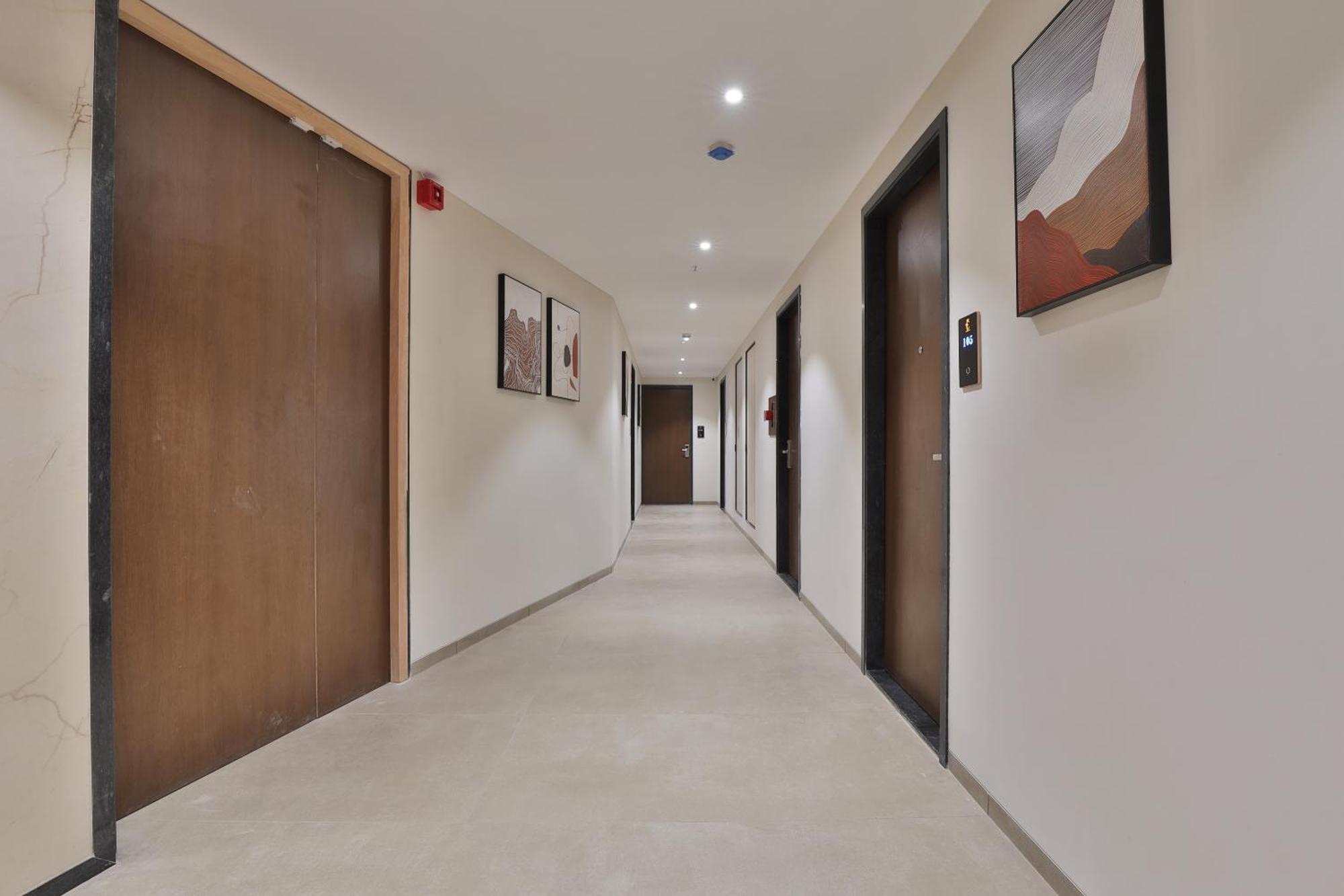 Hotel Elements Surate Extérieur photo