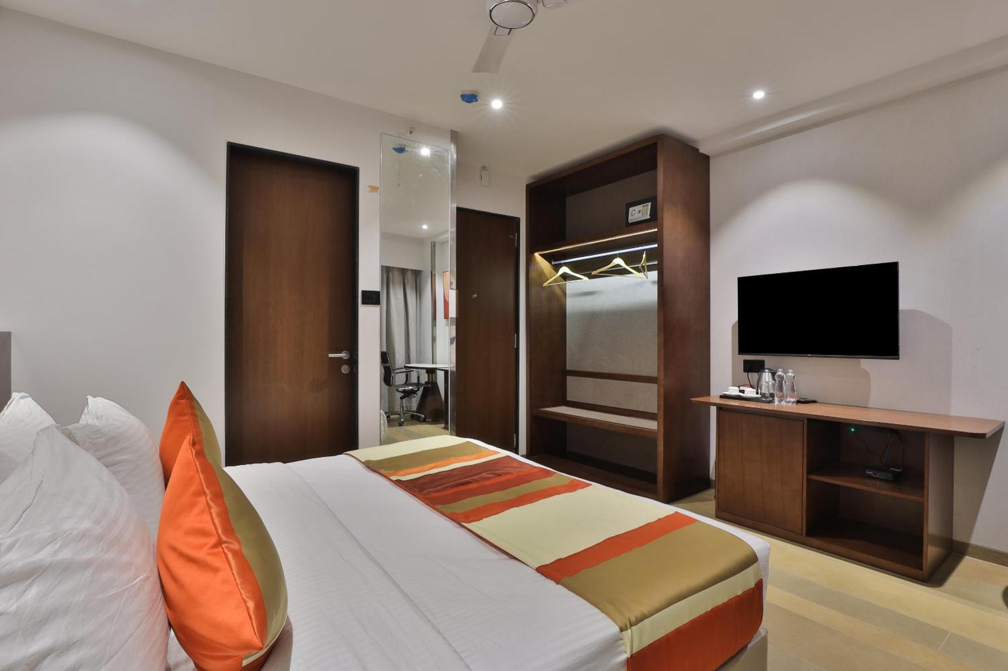 Hotel Elements Surate Extérieur photo