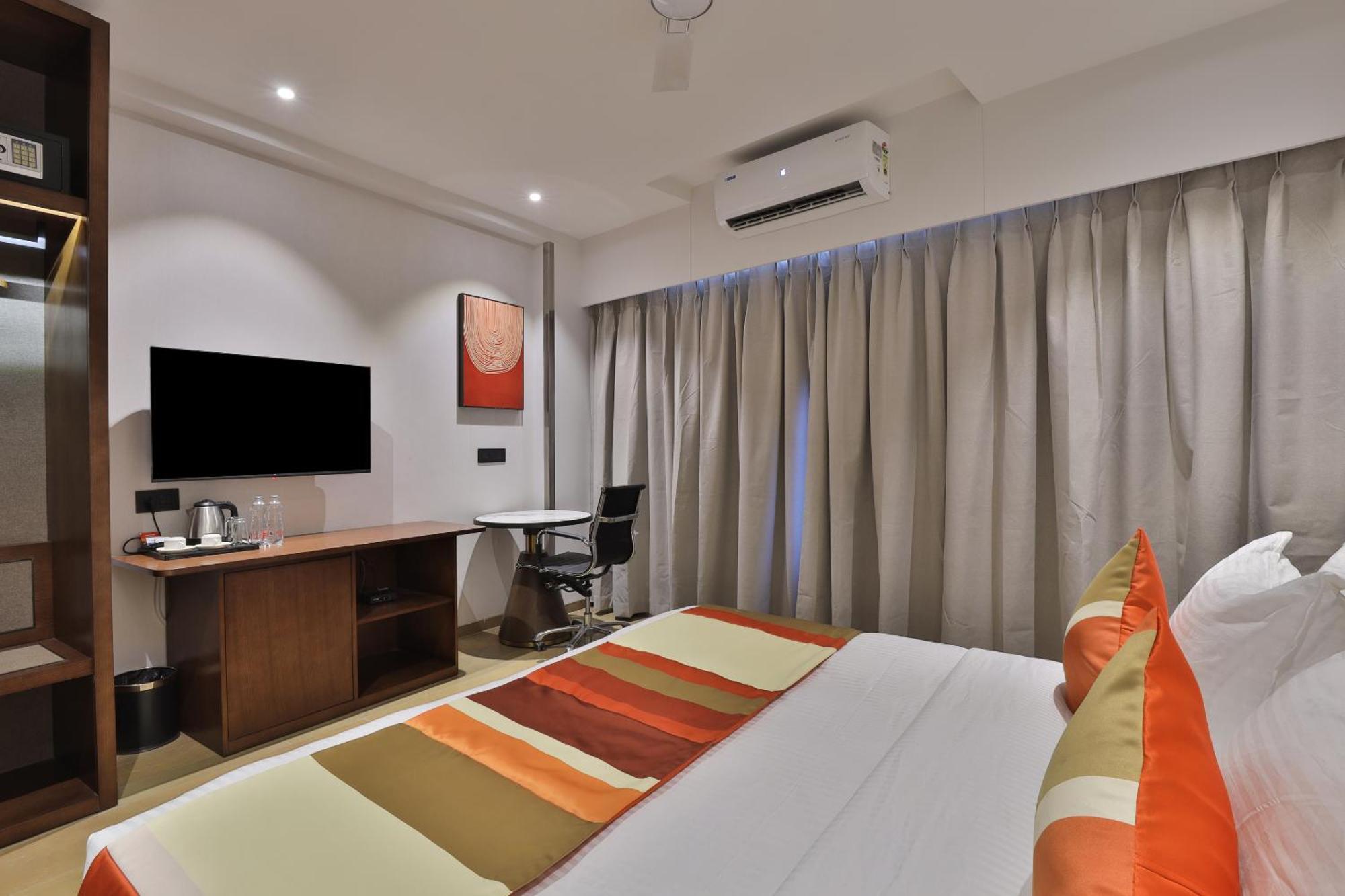 Hotel Elements Surate Extérieur photo