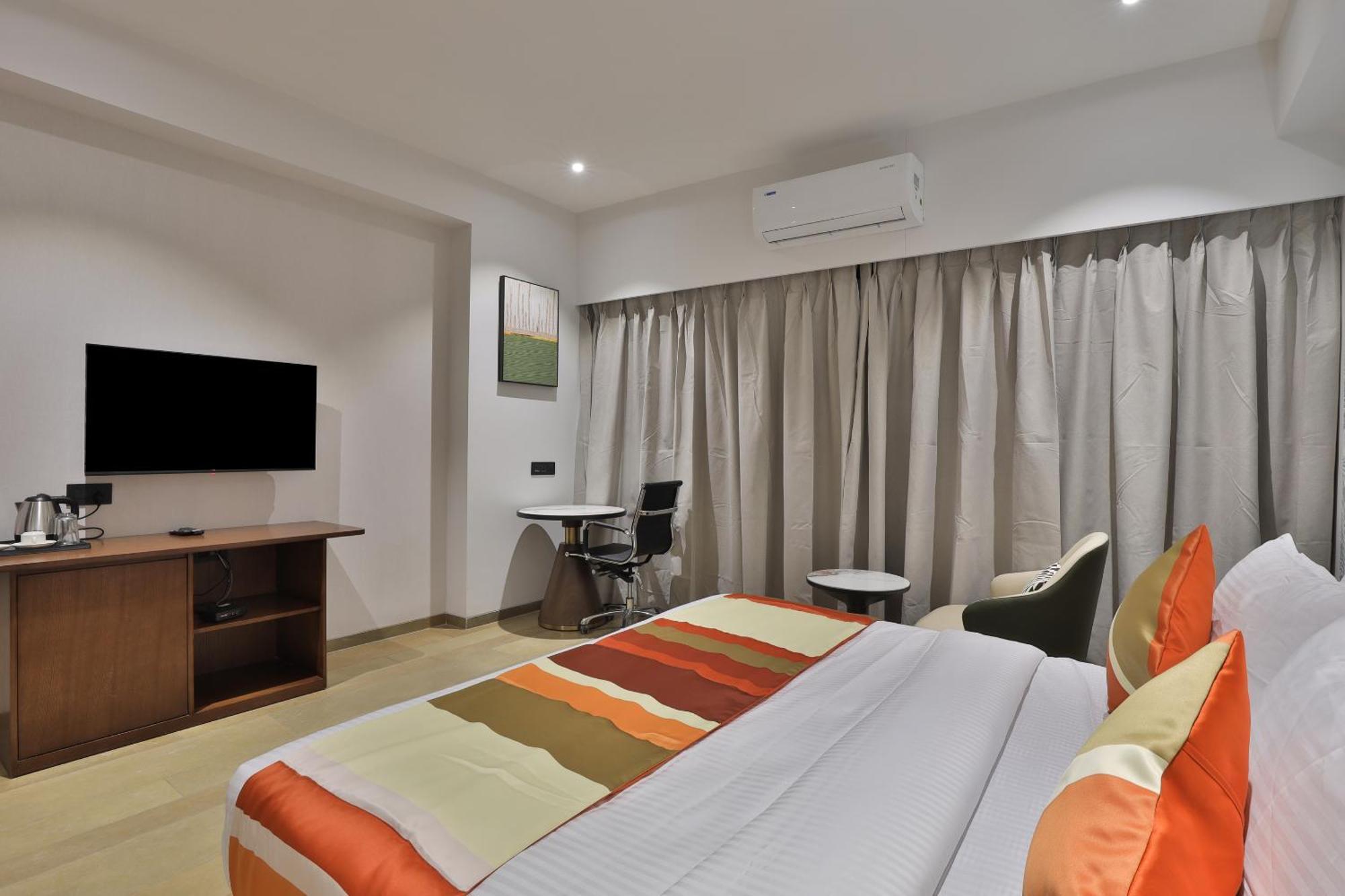 Hotel Elements Surate Extérieur photo
