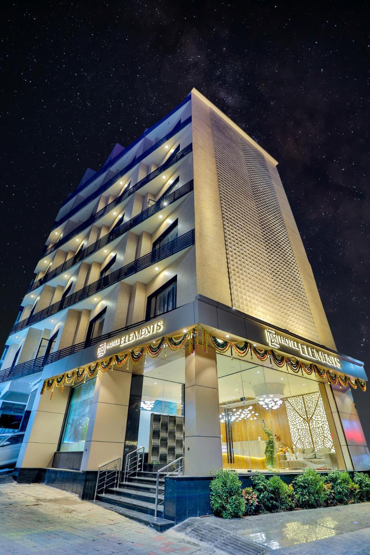 Hotel Elements Surate Extérieur photo